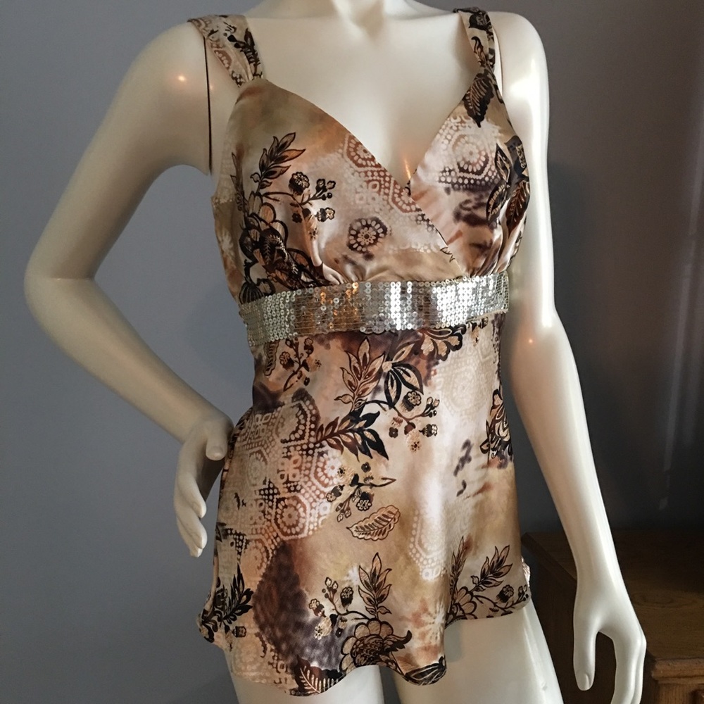 💥Beautiful Apt. 9 top. Ladies small.🌹